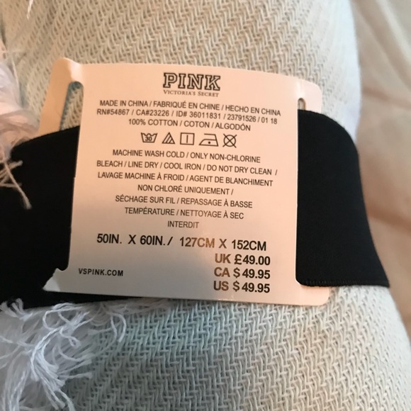 NWT-VS PINK Beach blanket - Picture 2 of 2